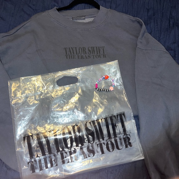 RARE Taylor Swift Eras Tour L Oversize Crewneck Sweatshirt Navy Blue Gray w Tag - Picture 2 of 4